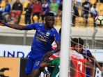 ezechiel-ndouassel-persib-bandung_20171020_075643.jpg