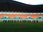 ezra-walian-ikut-berlatih-bersama-timnas-u-22-jelang-laga-indonesia-vs-myanmar_20170321_105141.jpg