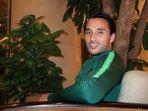 ezra-walian-mengenakan-jaket-timnas-indonesia.jpg
