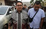 fadli-zon-temui-orang-tua-m-arsyad-penghina-jokowi_20141031_181144.jpg