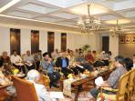fahri-hamzah-bersama-pimpinan-dpr-bicarakan-ruu-pertembakauan-di-gedung-dpr_20160719_152801.jpg