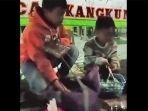 fakta-fakta-video-viral-2-bocah-penjual-klepon-terungkap-umur-mereka-dan-alasan-berjualan.jpg