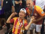 fan-galatasaray-penyandang-difabel-mendapat-hadiah-medali-dari-wesley-sneijder_20160815_165804.jpg