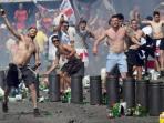 fans-inggris-dan-rusia-bentrok-di-kota-marseille_20160612_212439.jpg