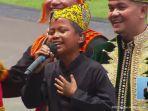 farel-prayoga-menanyikan-lagu-ojo-dibandingke-di-istana-merdeka.jpg