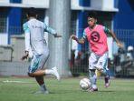 faris-abdul-hafizh-berlatih-bersama-tim-senior-di-stadion.jpg