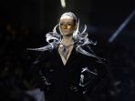 fashion-aksesoris-persembahan-rinaldy-yunardi-untuk-indonesia_20190821_234733.jpg