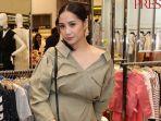 fashion-nagita-slavina-saat-hadiri-sebuah-acara.jpg