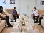 fathur-rokhman-usai-di-terima-menpora-amali-di-ruang-kerjanya.jpg