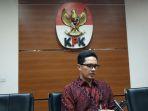 febri-diansyah-di-gedung-merah-putih-kpk-8.jpg