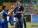 febri-hariyadi-diangkat-essien_20170905_084555.jpg