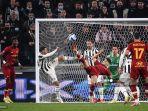 federico-bernardeschi-kedua-kiri-dan-pemain-belakang-roma-asal-brasil-roger-ibanez-cr.jpg