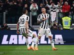 federico-bernardeschi-merayakan-dengan-bek-juventus-italia-leonardo-bonucci.jpg