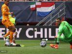 federico-chiesa-tengah-mencetak-gol-ketiga.jpg