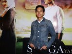 fedi-nuril-perankan-pras-di-film-surga-yang-tak-dirindukan_20150713_173352.jpg