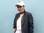 femmy-permatasari-jaket-bomber_20161108_123410.jpg