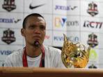 ferdinand-sinaga-pemain-terbaik_20141108_092243.jpg