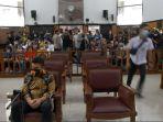ferdy-sambo-sidang-pakai-batik.jpg