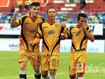 fernando-rodrigues-dan-hendra-bayauw-mitra-kukar_20180227_122214.jpg