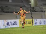 fernando-rodriguez-ortega-selebrasi-usai-cetak-gol_20180918_125320.jpg