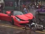 ferrari-458-terlibat-kecelakaan_20180705_081900.jpg