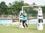 fery-bagus-kurniawan-sedang-mengikuti-sesi-latihan-tim-sulut-united.jpg