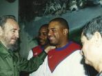 fidel-castro-menyelamati-pemain-atlet-baseballnya_20161205_021508.jpg