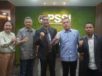 fifa-development-project-coordinator-niko-nhouvannasak-tengah-bersama-para-petinggi-pssi.jpg