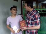 fikri-beri-alquran-kepada-ahok_20170128_100728.jpg
