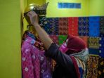 fikri-koleksi-produksi-masker-etnik-covid-19_20200813_105829.jpg