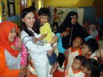 finalis-putri-indonesia-dki-disambut-haru-dan-tangis-anak-paud-p_20190210_121427.jpg