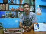firman-rendi-37-tahun-pemilik-kedai-kopi-atau-warkop-bernama-coffee-and-chess.jpg