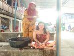 fitri-romadona-mandi-darah-kerbau.jpg