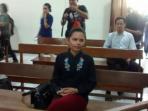 florence-hadiri-sidang-perdana-di-pn-yogja_20141112_123933.jpg