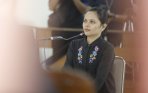 florence-jalani-sidang-perdana-kasus-penghinaan-kota-yogya_20141112_213540.jpg