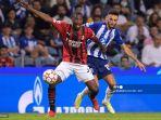 fode-ballo-kiri-berebut-bola-dengan-penyerang-portugal-fc-porto-joao-mario.jpg
