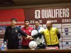 foto-bareng-pelatih-timnas-indonesia-shin-tae-yong-asnawi-mangkualam-dan-pelatih-dan-kapten-brunei.jpg