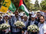 foto-bersama-anak-cucu-nelson-mandela-dengan-pejabat-hamas.jpg