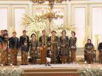 foto-bersama-keluarga-presiden-jokowi-saat-ngunduh-mantu-pernikahan-kaesang-pangarep-dan-erina.jpg