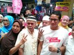 foto-foto-bareng-sandiaga-uno-warga-beri-salam-dua-jari_20161204_134156.jpg