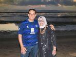 foto-liburan-anies-baswedan-saat-mengenakan-jersey-biru-x-mills-new-hope-new-life.jpg