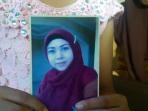 foto-nur-atikah-dipegang-anak-bungsunya_20160425_094448.jpg