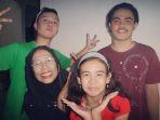 foto-omaswati-bersama-ketiga-anaknya-yang-kini-tinggal-kenangan.jpg