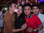 foto-ririn-ekawati-dicium-sang-pria_20171114_095744.jpg