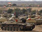 foto-saat-tank-mesir-dikerahkan-di-dekat-penyeberangan-rafah-dengan-gaza-pada-31-oktober-2023-lalu.jpg