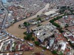 foto-udara-banjir-rendam-jalan-jatinegara-barat_20200101_234235.jpg
