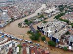 foto-udara-banjir-rendam-jalan-jatinegara-barat_20200101_234422.jpg
