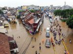 foto-udara-banjir-rendam-jalan-jatinegara-barat_20200101_235108.jpg