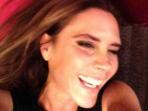 foto-victoria-beckham-tengah-tersenyum-lebar_20151203_175016.jpg