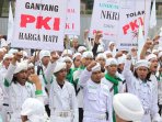 fpi-jabar-gelar-apel-siaga-ganyang-pki-di-depan-gedung-sate_20160602_100704.jpg